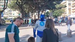 Incredibile al Maradona, fuori lo stadio spunta anche… Batman!