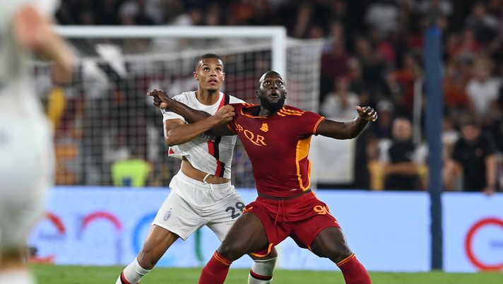 Malick Thiaw (difensore AC Milan) qui contro Romelu Lukaku in Roma-Milan 1-2 (Serie A 2023-2024) | News (Getty Images) Thiaw Lukaku Roma-Milan 1-2 Serie A 2023-2024