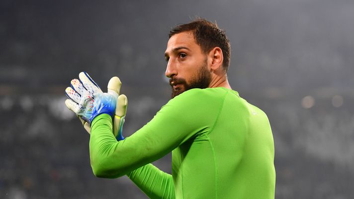 TURIN, ITALY - NOVEMBER 02: Gianluigi Donnarumma of Paris Saint-Germain applauds fans after the UEFA Champions League Group H match between Juventus and Paris Saint-Germain at Juventus Stadium on November 02, 2022 in Turin, Italy. (Photo by Valerio Pennicino/Getty Images) ORDINE DEL…GIORNO – Donnarumma, è solo un tentativo maldestro… - immagine 1