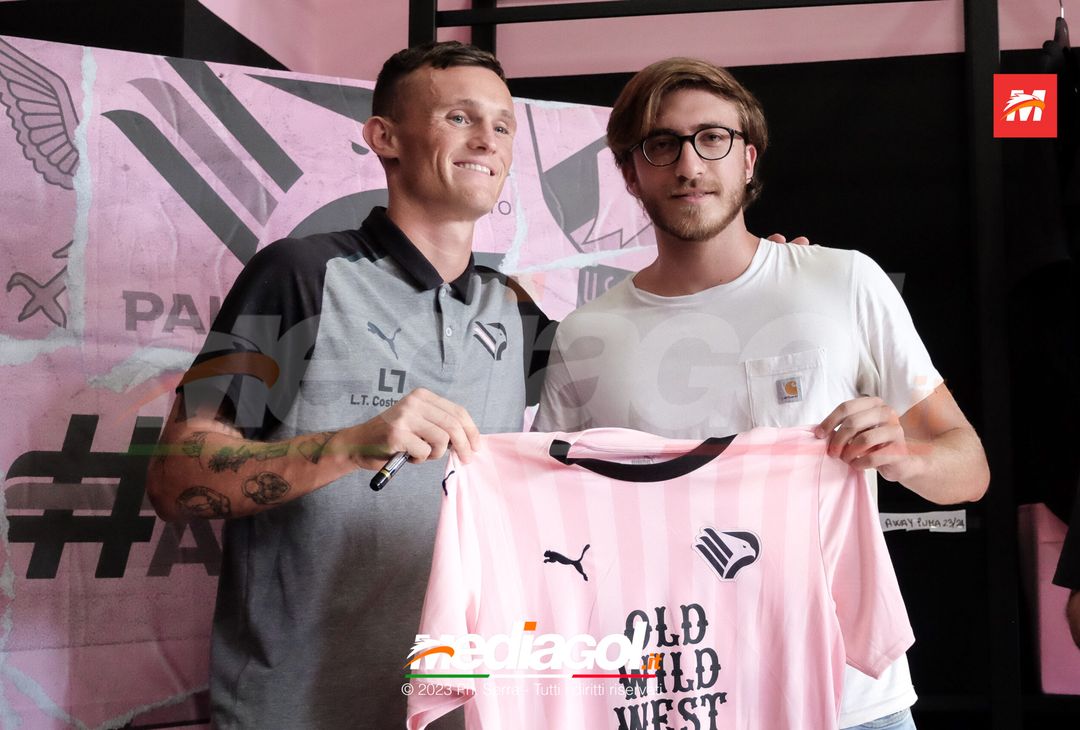 FOTO PALERMO: Liam Henderson incontra i tifosi allo Store Ufficiale (GALLERY) - immagine 41