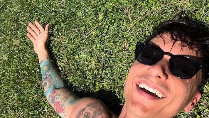 La foto postata da Ultimo su Instagram Mega raduno a Tor Vergata. Ultimo: “200mila biglietti venduti in meno di un’ora” - immagine 1