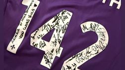 FOTO – Quarta ringrazia lo staff medico: ecco la maglia “142”, cosa significa