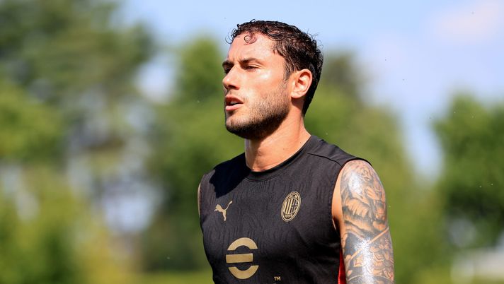 CAIRATE, ITALY - JULY 23: Davide Calabria in action during an AC Milan Training Session at Milanello on July 23, 2024 in Cairate, Italy. (Photo by Vincenzo Lombardo/AC Milan via Getty Images) Davide Calabria Allenamento AC Milan Player