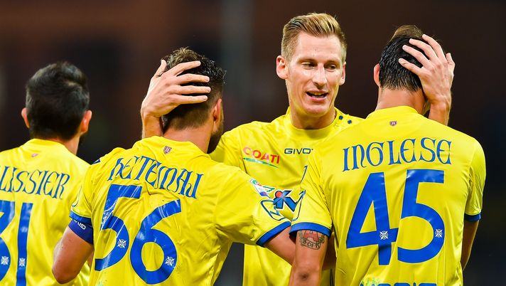 GENOA, GE - SEPTEMBER 20: Perparim Hetemaj of Chievo Verona (2nd from left) celebrated by Valter Birsa and Roberto Inglese of Chievo Verona after scoring a goal during the Serie A match between Genoa CFC and AC Chievo Verona at Stadio Luigi Ferraris on September 20, 2017 in Genoa, Italy. (Photo by Paolo Rattini/Getty Images) Chievo-Torino, i gialloblu intensificano la preparazione - immagine 1