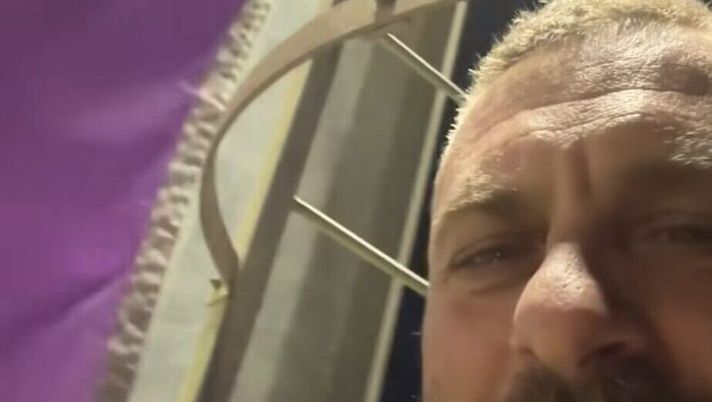 De Rossi sorride e pubblica la bandiera dell’Ostiamare dallo stadio Anco Marzio - immagine 1