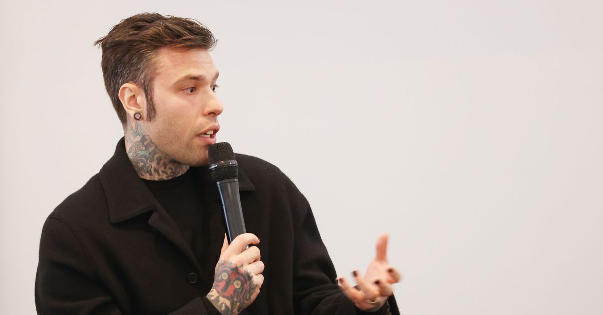 Fedez, freestyle contro Sala e Luis. E frecciata alla Ferragni: “Chi perde un marito…”