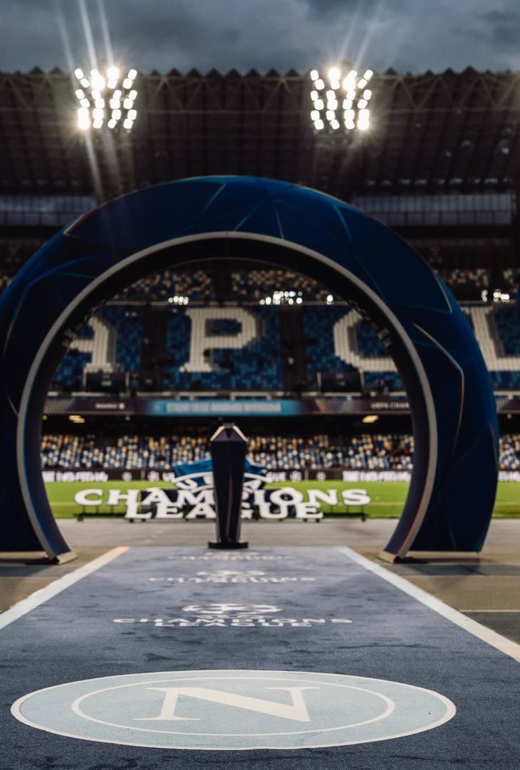 Circa un'ora separa Napoli-Sporting Lisbona dal suo fischio d'inizio. In programma alle 21:00, la gara è valevole per la 2ª giornata della League Phase dell'edizione 2025/26 di Champions. Ad ospitare tale scontro sarà lo Stadio Diego Armando Maradona, di cui l'admin dei social azzurri ha pubblicato una serie di scatti sul proprio account Instagram.