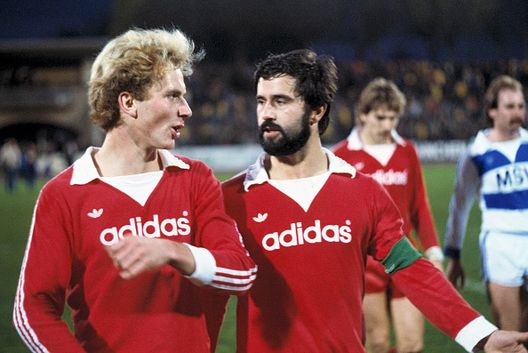 Karl-Heinz Rummenigge e Gerd Muller con la maglia del Bayern Monaco (Foto di Getty Images) Bayern Monaco: la storia al Mondiale per club e i tre gol più belli- immagine 2