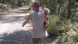 La famiglia Mertens in vacanza ad Ischia: Dries passeggia con Ciro