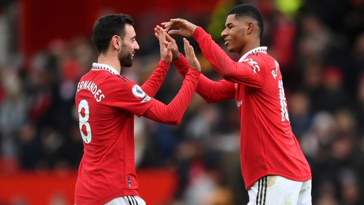 MANCHESTER, ENGLAND - JANUARY 14: Marcus Rashford and Bruno Fernandes of Manchester United celebrate following their side's victory in the Premier League match between Manchester United and Manchester City at Old Trafford on January 14, 2023 in Manchester, England. (Photo by Shaun Botterill/Getty Images) Dalla Spagna – Rashford in uscita dallo United, Napoli alla finestra - immagine 1