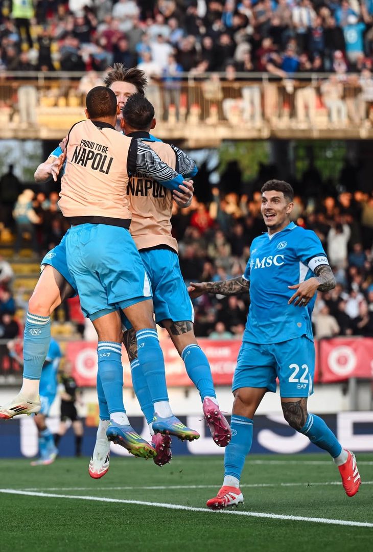 Trofei alzati, esultanze, abbracci, battaglie: il Napoli rivive il 2025 – LA GALLERY - immagine 17