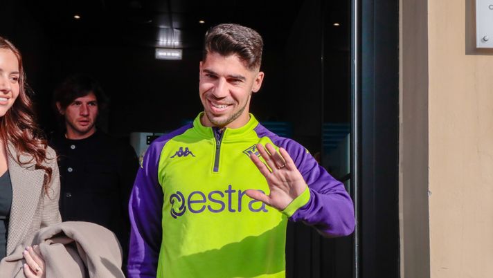 GERMOGLI PH: 2 DICEMBRE 2026 FIRENZE AEROPORTO PERETOLA AMERIGO VESPUCCI ARRIVO DEL NUOVO GIOCATORE DELLA FIORENTINA MANOR SOLOMON Ex ds Nottingham: “Conosco bene Solomon. Ruolo e quello che può dare a Vanoli” - immagine 1