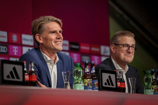 Christoph Freund e l'amministratore delegato del Bayern Monaco, Jan-Christian Dreesen (Foto di Leonhard Simon/Getty Images) Bayern, l’ad Dreesen sui rinnovi: “Musiala e Kimmich colonne portanti della squadra”- immagine 2