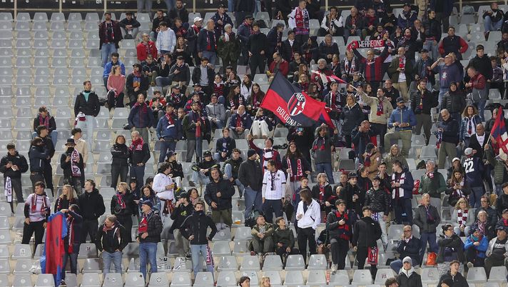 FLORENCE, ITALY - OCTOBER 26: Fans of Bologna FC 1909 during the Serie A match between ACF Fiorentina and Bologna FC 1909 at Artemio Franchi on October 26, 2025 in Florence, Italy. (Photo by Gabriele Maltinti/Getty Images) tifosi bologna