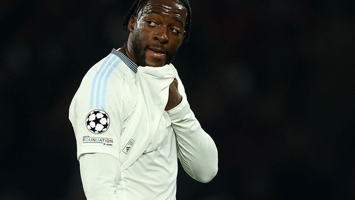 PARIS, FRANCE - APRIL 09: Axel Disasi of Aston Villa looks dejected during the UEFA Champions League 2024/25 Quarter Final First Leg match between Paris Saint-Germain and Aston Villa FC at Parc des Princes on April 09, 2025 in Paris, France. (Photo by Carl Recine/Getty Images) Disasi ha scelto il West Ham: niente Milan e Fiorentina per lui - immagine 1