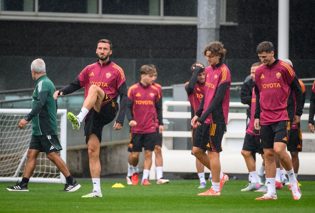 Roma, la seduta pomeridiana aperta ai tifosi al St. George’s Park – FOTO GALLERY - immagine 70