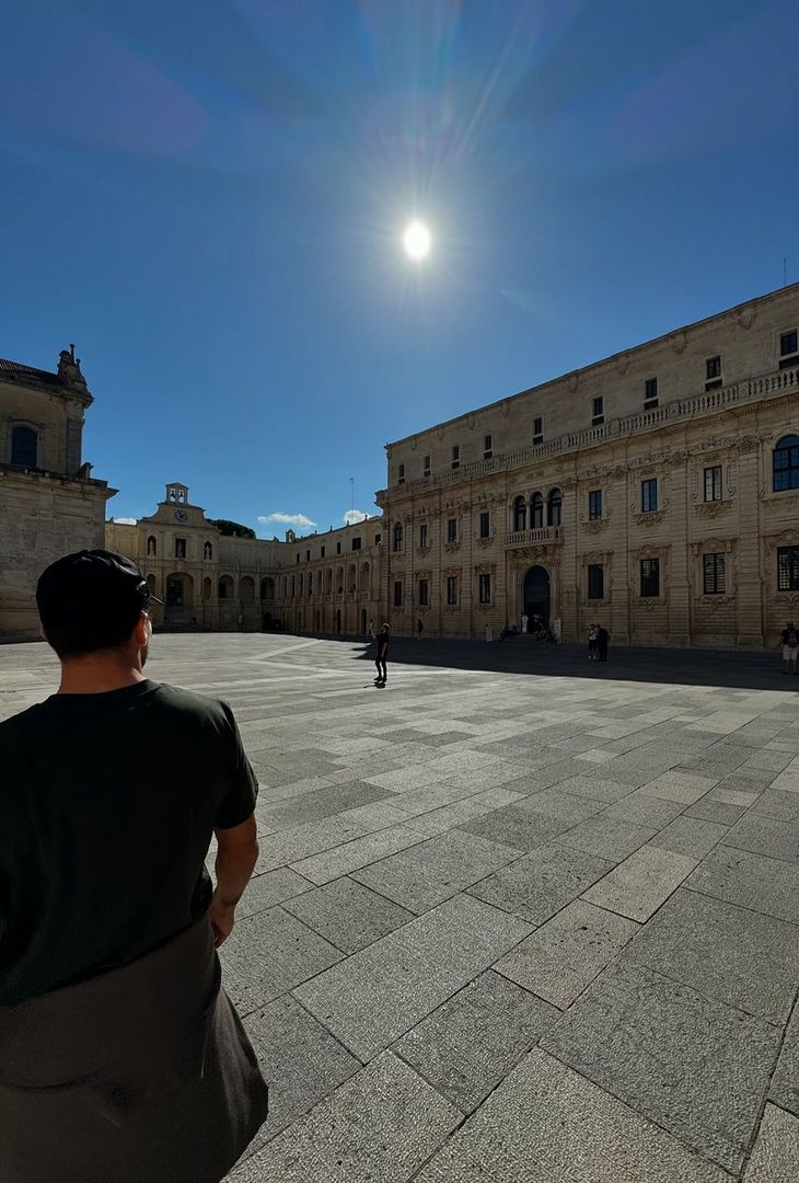 GALLERY Papà Cholito si gode il riposo: visita in Puglia con amici e famiglia - immagine 9