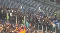 Roma-Napoli, la carica dei tifosi azzurri allo stadio Olimpico