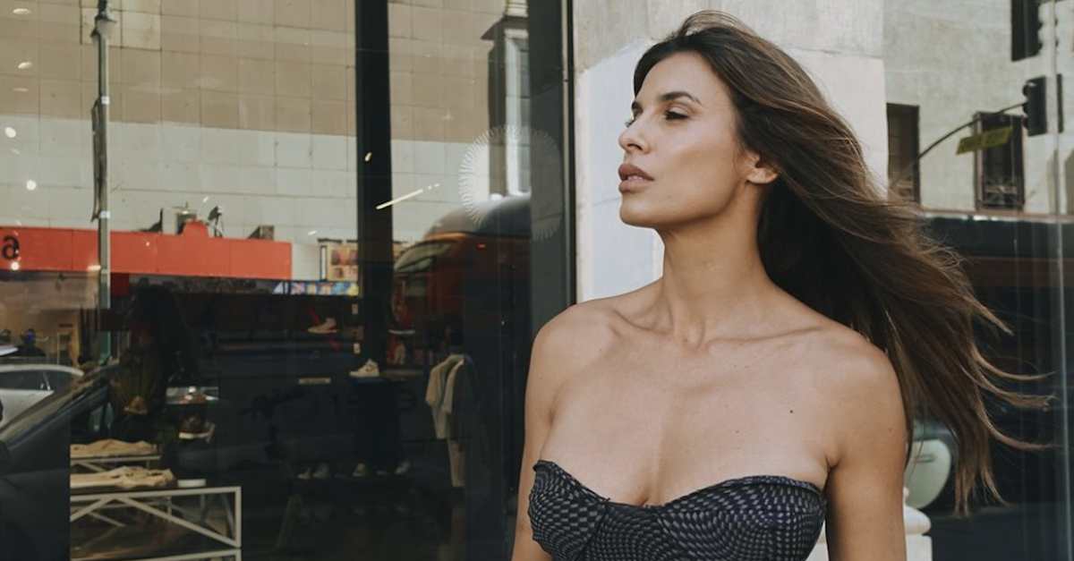 Elisabetta Canalis, fan in tilt: il look sexy risalta la scollatura mozzafiato