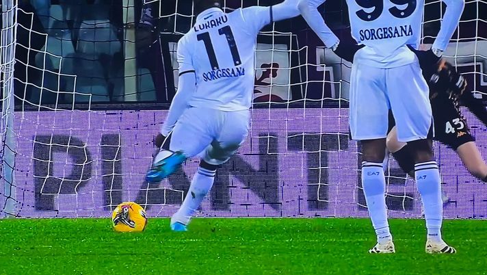 VIDEO Lukaku non sbaglia: esecuzione perfetta su rigore e 0-2 VIDEO Lukaku non sbaglia: esecuzione perfetta su rigore e 0-2 - immagine 1