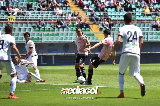 PALERMO, ITALY - MAY 01: Stefano Moreo of Palermo scores his team's second goal during the Serie B match between US Citta di Palermo and AC Spezia at Stadio Renzo Barbera on May 01, 2019 in Palermo, Italy. (Photo by Tullio M. Puglia/Getty Images) Palermo-Spezia, al Barbera una vittoria per i liguri in Coppa Italia. I precedenti- immagine 6