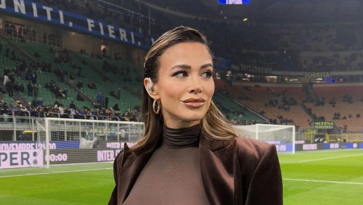 Diletta Leotta incanta San Siro col suo outfit: il vedo/non vedo infiamma il web  Diletta Leotta incanta San Siro col suo outfit: il vedo/non vedo infiamma il web - immagine 1