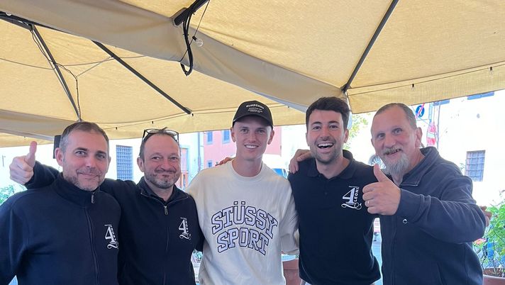 FOTO – Si rivede Gudmundsson. L’islandese si gode il pranzo in centro a Firenze FOTO – Si rivede Gudmundsson. L’islandese si gode il pranzo in centro a Firenze - immagine 1