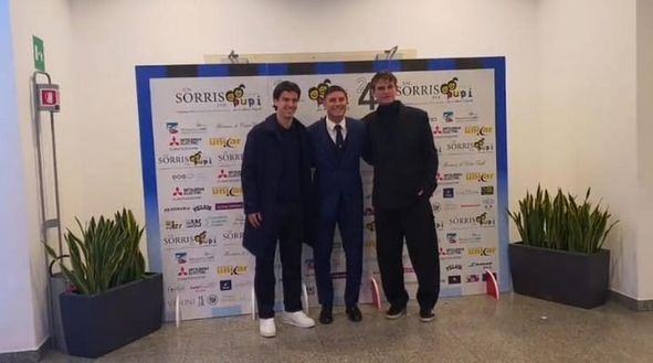 Nico Paz e Maxi Perrone con Javier Zanetti all'evento del primo dicembre della Fondazione Pupi (FCINTER1908.IT) L’Inter sfida il “sogno proibito” Nico Paz. “Dal jolly della diplomazia… all’Everest”- immagine 3