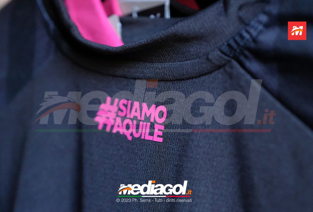 FOTO Palermo, inizia la vendita della seconda e terza maglia Puma 2023/2024 (Gallery) - immagine 5