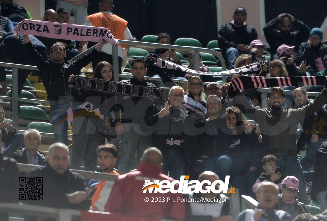 FOTOTIFO Palermo-Brescia 1-0, gli scatti ai tifosi al “Renzo Barbera” (GALLERY) - immagine 33