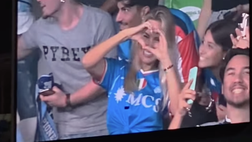 VIDEO Tutta l’emozione di una tifosa azzurra al Maradona inquadrata dalle telecamere