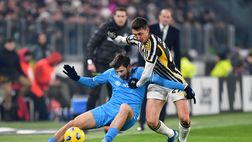 FOTO Juve-Napoli, Cambiaso atterra Kvara in area: rigore non fischiato da Orsato