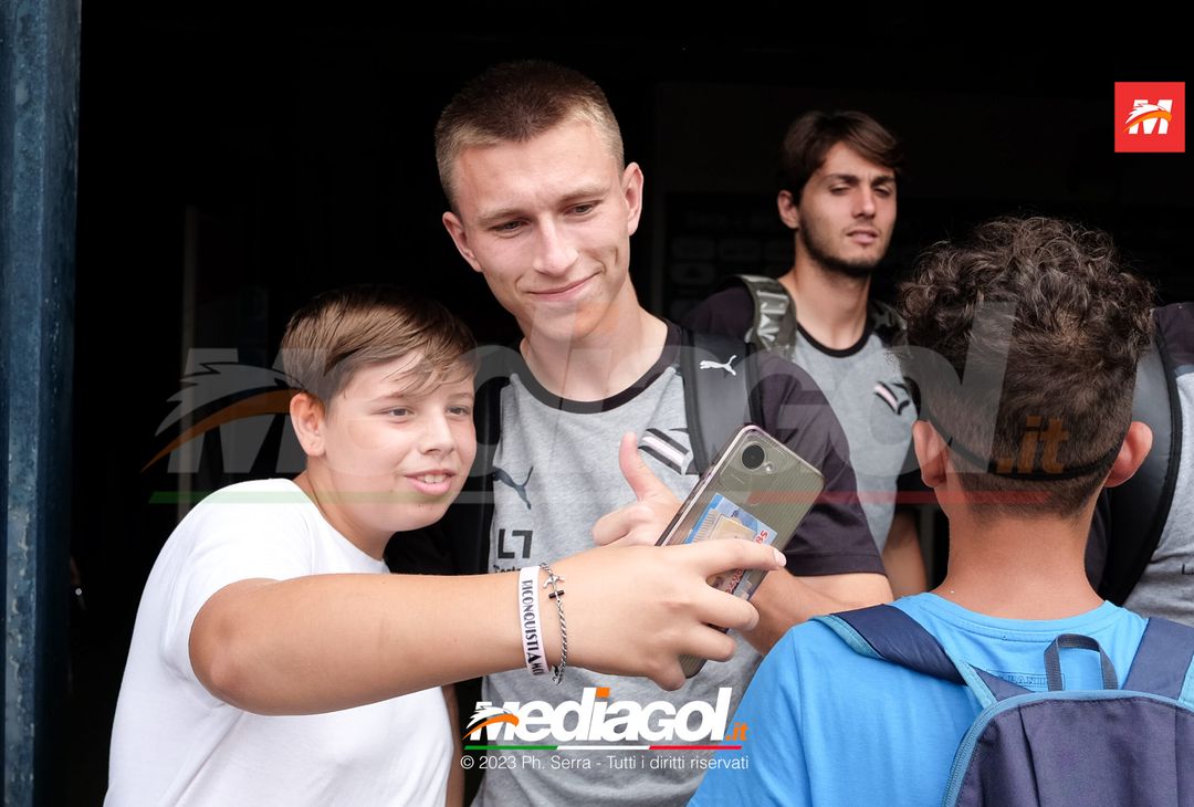 FOTO Reggiana-Palermo, il Palermo in partenza dal ‘Renzo Barbera’ (GALLERY) - immagine 14