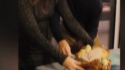 VIDEO / Raspadori e il pandoro rosa: diventerà padre di una bambina