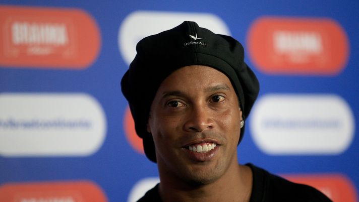 All'età di 46 anni, Ronaldinho tornerà a giocare. L'icona brasiliana ha firmato un contratto con il Ravenna di Ignazio Cipriani ronaldinho ravenna