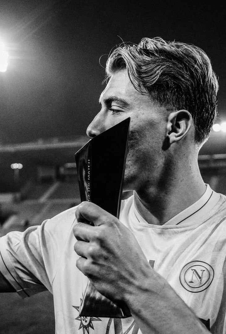 La costanza del Napoli contro la Cremonese negli scatti in bianco e nero – LE FOTO- immagine 1