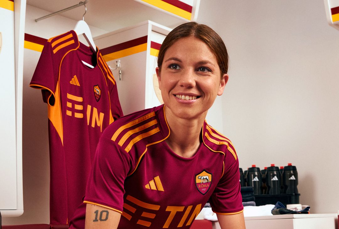 Roma, ecco le immagini della nuova maglia  – FOTO GALLERY - immagine 7