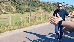 Parte il coro “Sarò con te” e… Conte inizia a correre! Il gesto del mister