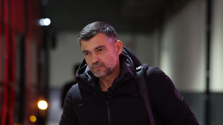 MILAN, ITALY - JANUARY 26:  Head coach of AC Milan Sergio Conceicao arrives before the Serie A match between AC Milan and Parma at Stadio Giuseppe Meazza on January 26, 2025 in Milan, Italy. (Photo by Claudio Villa/AC Milan via Getty Images)  Tecnico italiano