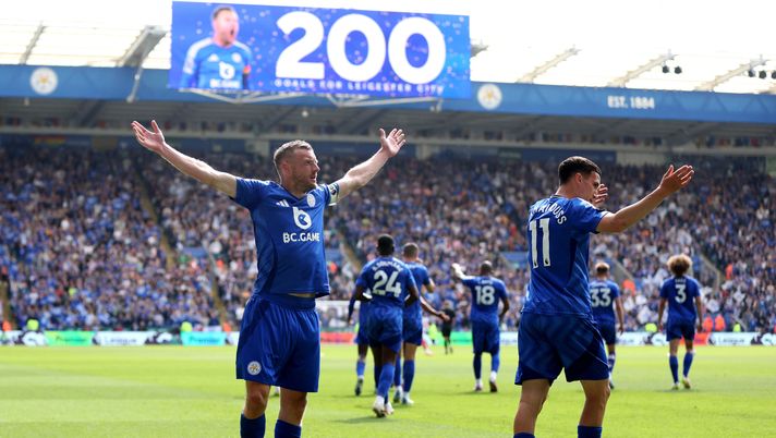 LEICESTER, ENGLAND - MAY 18: Jamie Vardy of Leicester City celebrates scoring his team's first goal which marks his 200th goal for Leicester City during the Premier League match between Leicester City FC and Ipswich Town FC at The King Power Stadium on May 18, 2025 in Leicester, England. (Photo by George Wood/Getty Images) vardy leicester