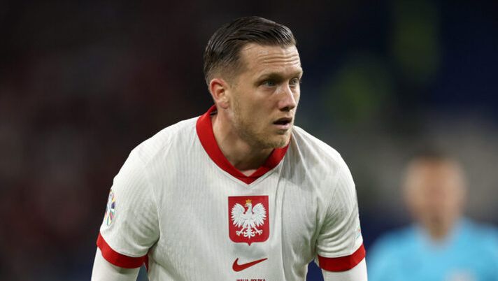 CARDIFF, WALES - MARCH 26: Piotr Zielinski of Poland in action during the UEFA EURO 2024 Play-Offs semifinal match between Wales and Poland/Estonia at Cardiff City Stadium on March 26, 2024 in Cardiff, Wales. (Photo by Richard Heathcote/Getty Images) (Photo by Richard Heathcote/Getty Images) UFFICIALE – Inter, primi rinforzi per Inzaghi: depositati i contratti di Zielinski e Topalovic - immagine 1