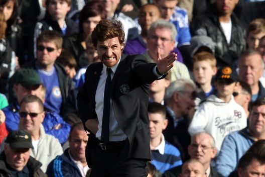 LONDRA, INGHILTERRA – 29 OTTOBRE: L'allenatore del Chelsea, André Villas-Boas, durante la partita di Barclays Premier League tra Chelsea e Arsenal a Stamford Bridge, il 29 ottobre 2011 a Londra, Inghilterra. (Photo by Clive Rose/Getty Images) Chelsea-Arsenal 3-5, il giorno in cui Van Persie ammutolì lo Stamford Bridge- immagine 2
