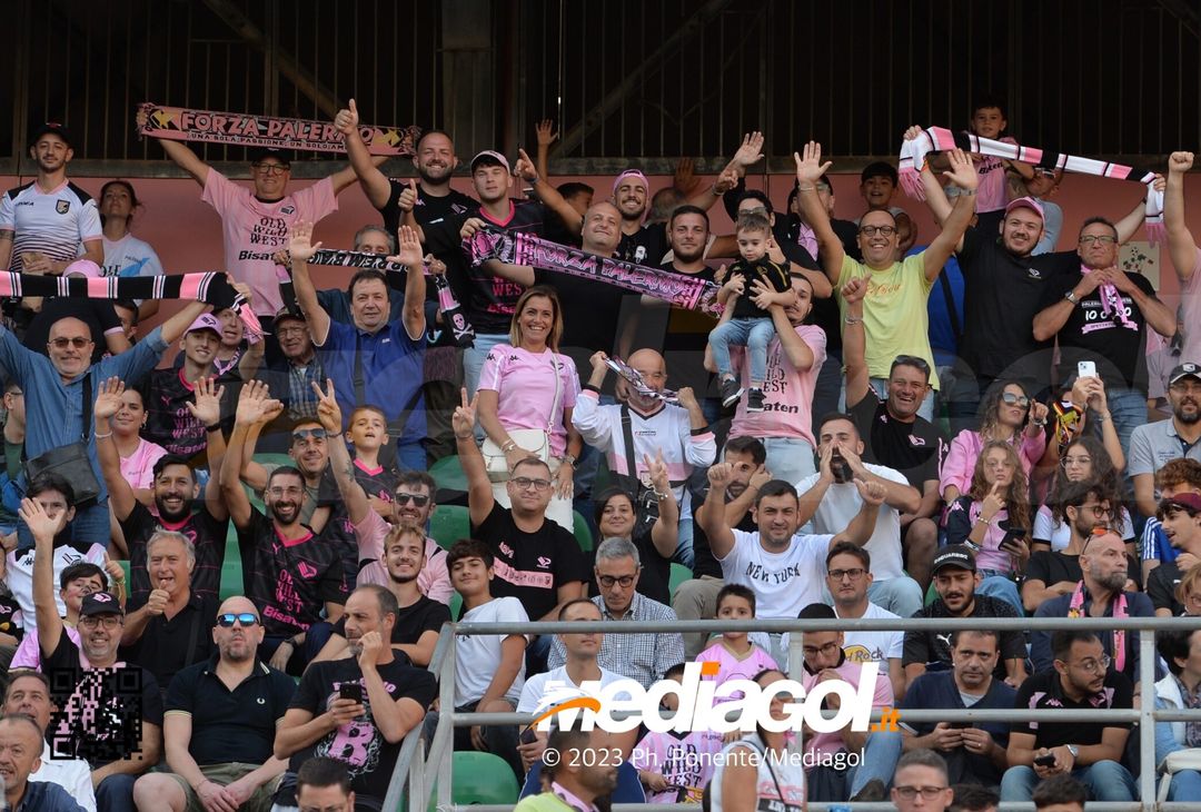 FOTOTIFO Palermo-Lecco, gli scatti ai tifosi al “Renzo Barbera” (GALLERY) - immagine 44