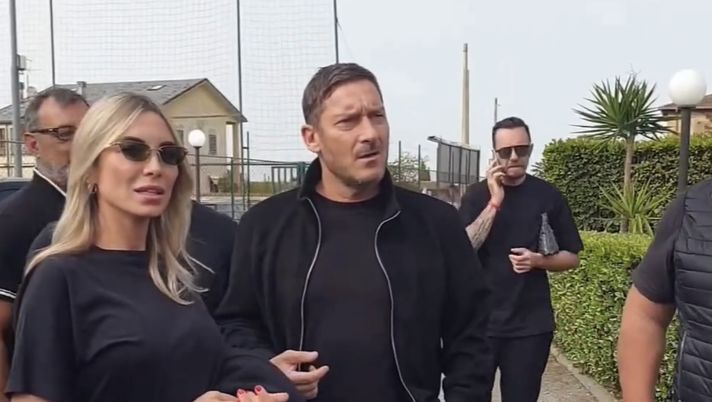 Totti, visita speciale alla sua scuola calcio per il 2º memorial dedicato a papà Enzo - immagine 1