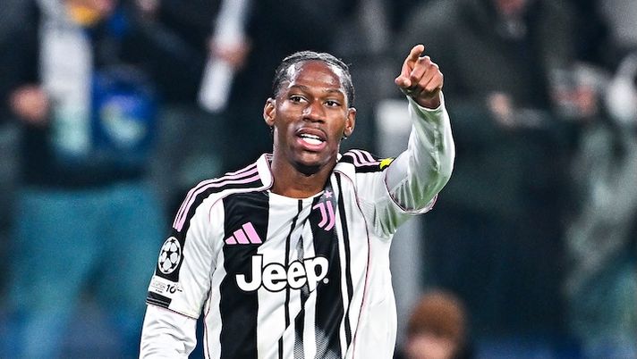 TURIN, ITALY - DECEMBER 10: Jonathan David of Juventus celebrates after scoring his team's second goal during the UEFA Champions League 2025/26 League Phase MD6 match between Juventus and Pafos FC at Juventus Stadium on December 10, 2025 in Turin, Italy. (Photo by Juventus FC/Juventus FC via Getty Images) David: “Qui per fare gol, ho passato un periodo duro! Cosa mi chiede Spalletti, io titolare a Bologna…” - immagine 1