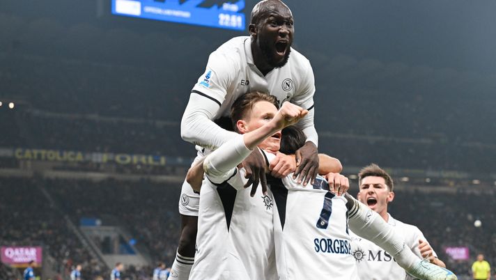 MILAN, ITALY - NOVEMBER 10: Scott McTominay during the Serie match between Inter and Napoli at Stadio Giuseppe Meazza on November 10, 2024 in Milan, Italy. (Photo by SSC NAPOLI/SSC NAPOLI via Getty Images) napoli