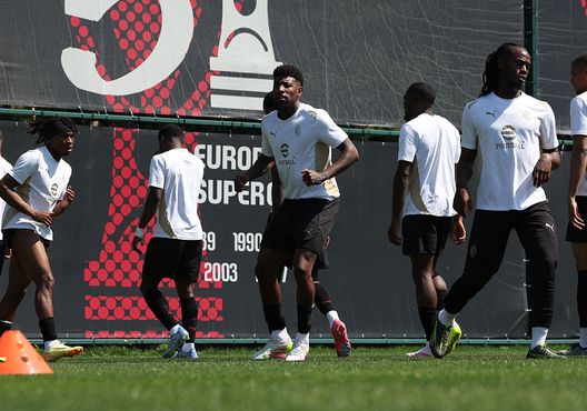 (Photo by Claudio Villa/AC Milan via Getty Images) Emerson Royal