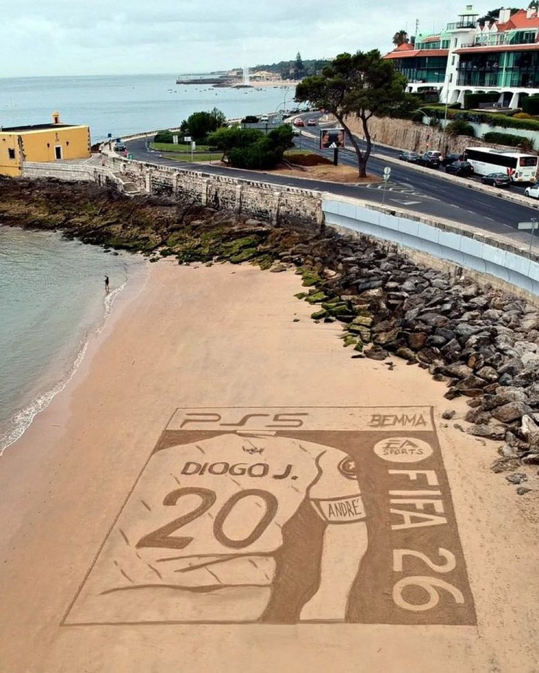 Portogallo, omaggio a Diogo Jota: artista crea copertina PlayStation in spiaggia- immagine 2