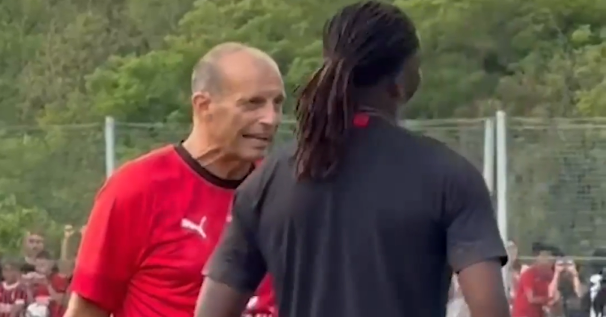 Milan, Allegri carica Leao: il loro primo colloquio in allenamento | VIDEO Milan, Allegri carica Leao: il loro primo colloquio in allenamento | VIDEO