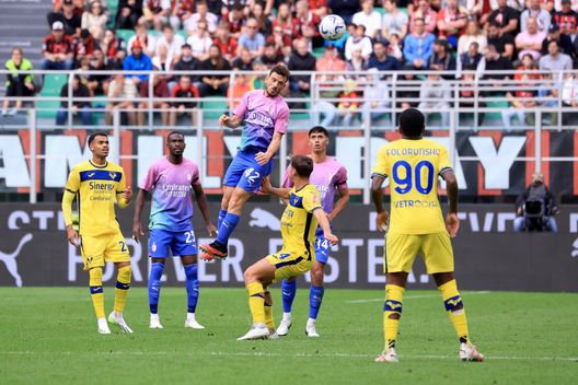 (Photo by Giuseppe Cottini/AC Milan via Getty Images) Al Milan basta un guizzo di Leao per superare il Verona- immagine 2